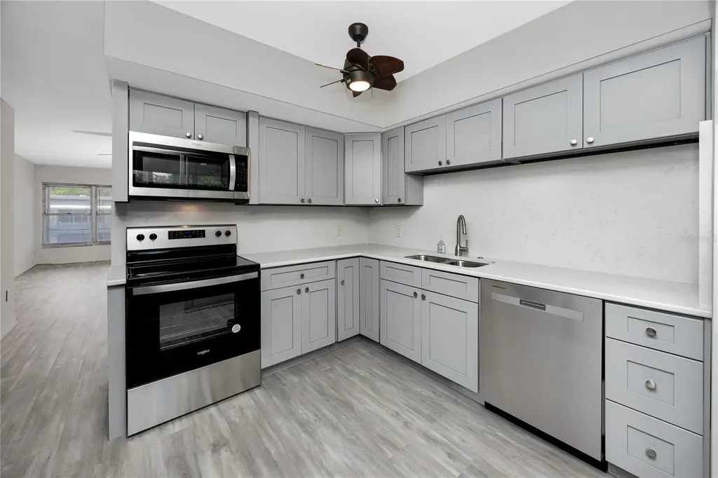 4152 55th Way N Kenneth City FL 33709