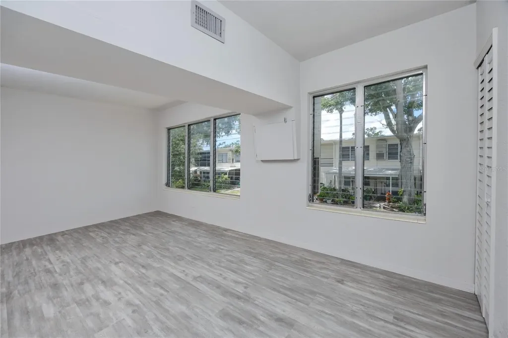 4152 55th Way N Kenneth City FL 33709