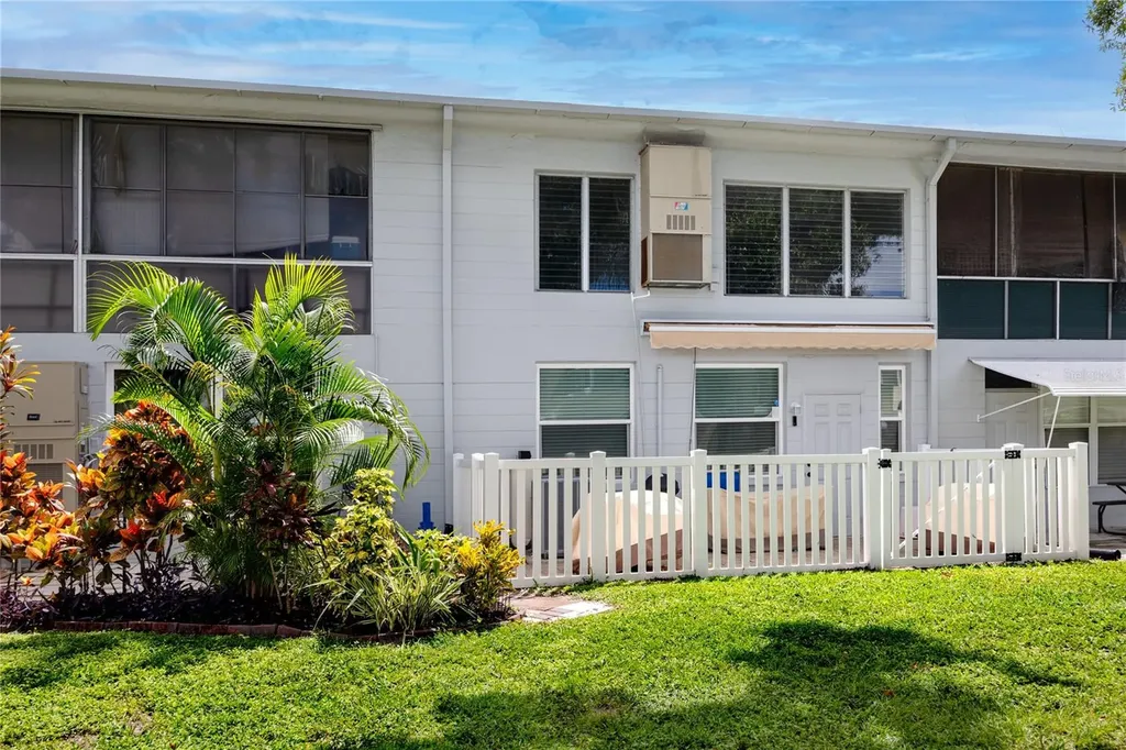 4152 55th Way N Kenneth City FL 33709