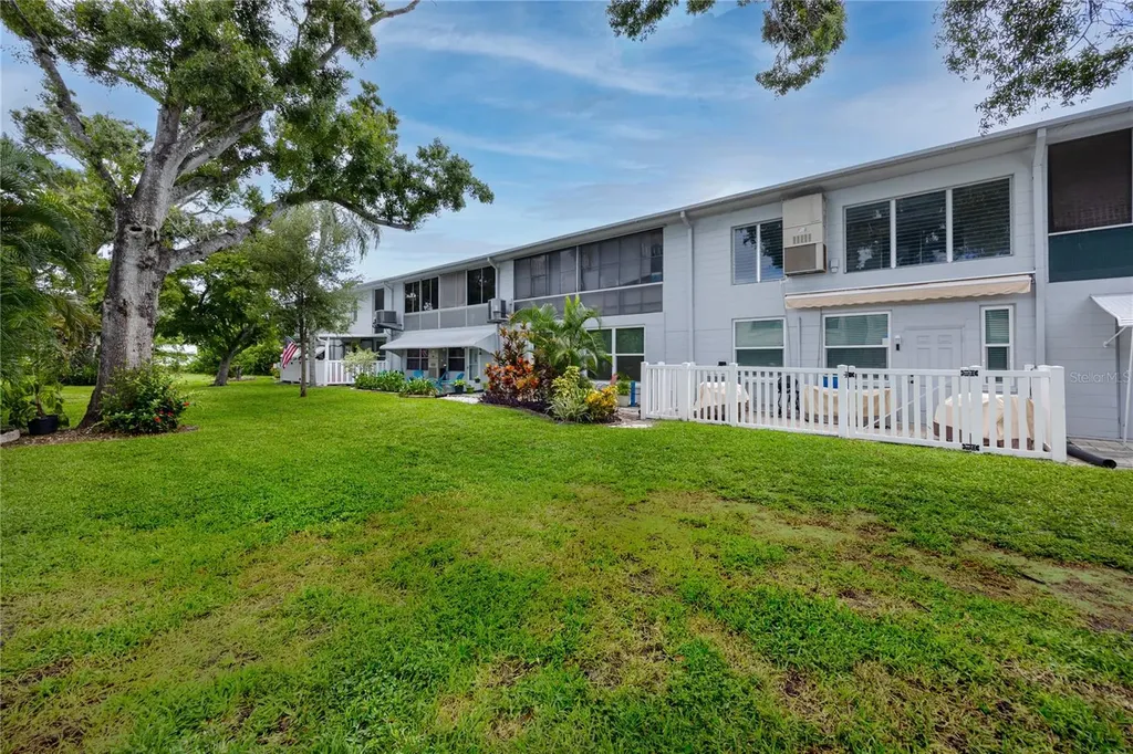 4152 55th Way N Kenneth City FL 33709