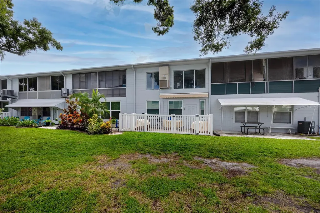 4152 55th Way N Kenneth City FL 33709