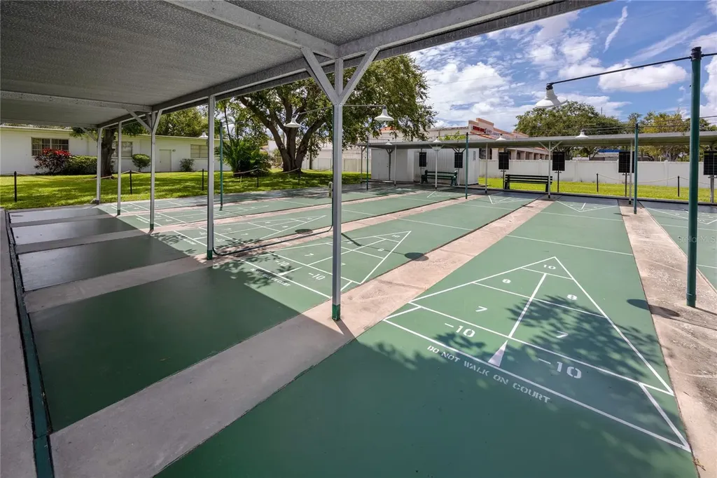 4152 55th Way N Kenneth City FL 33709