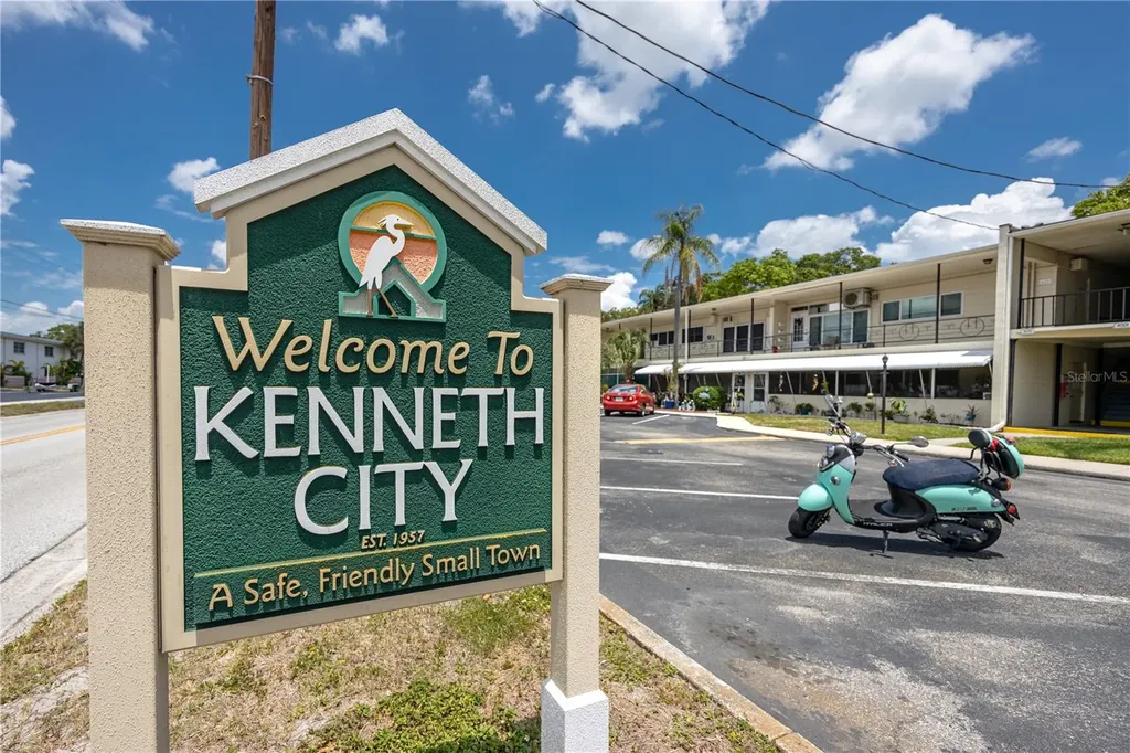 4152 55th Way N Kenneth City FL 33709