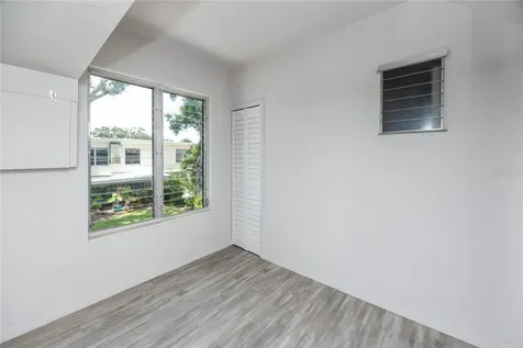 4152 55th Way N Kenneth City FL 33709
