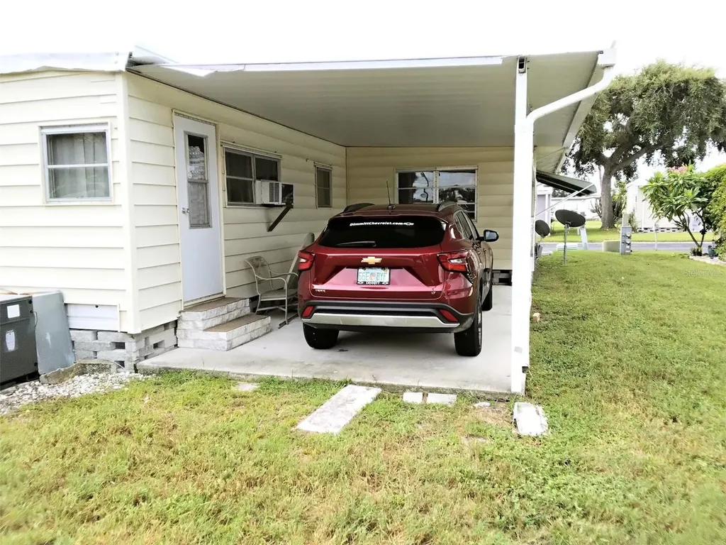 10118 N Lake Drive Largo FL 33773