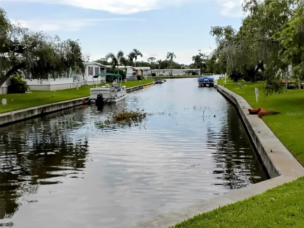 10118 N Lake Drive Largo FL 33773