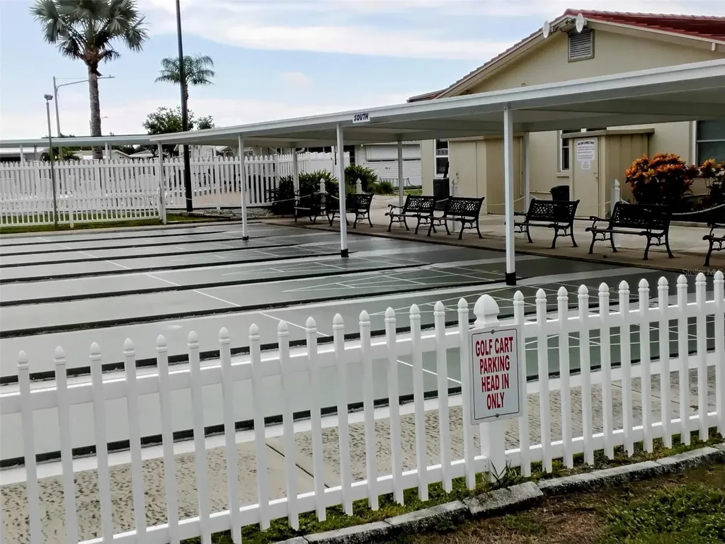 10118 N Lake Drive Largo FL 33773