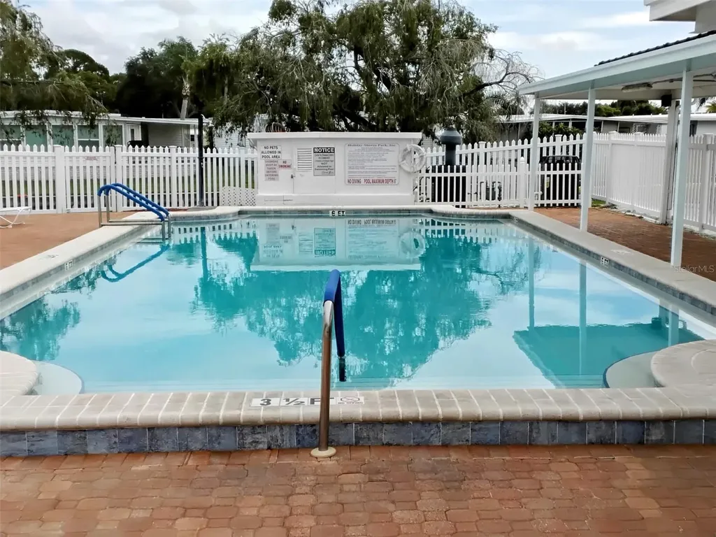 10118 N Lake Drive Largo FL 33773