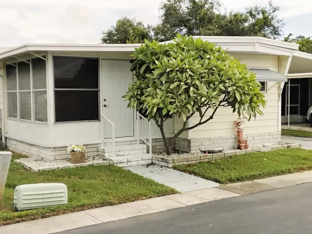 10118 N Lake Drive Largo FL 33773