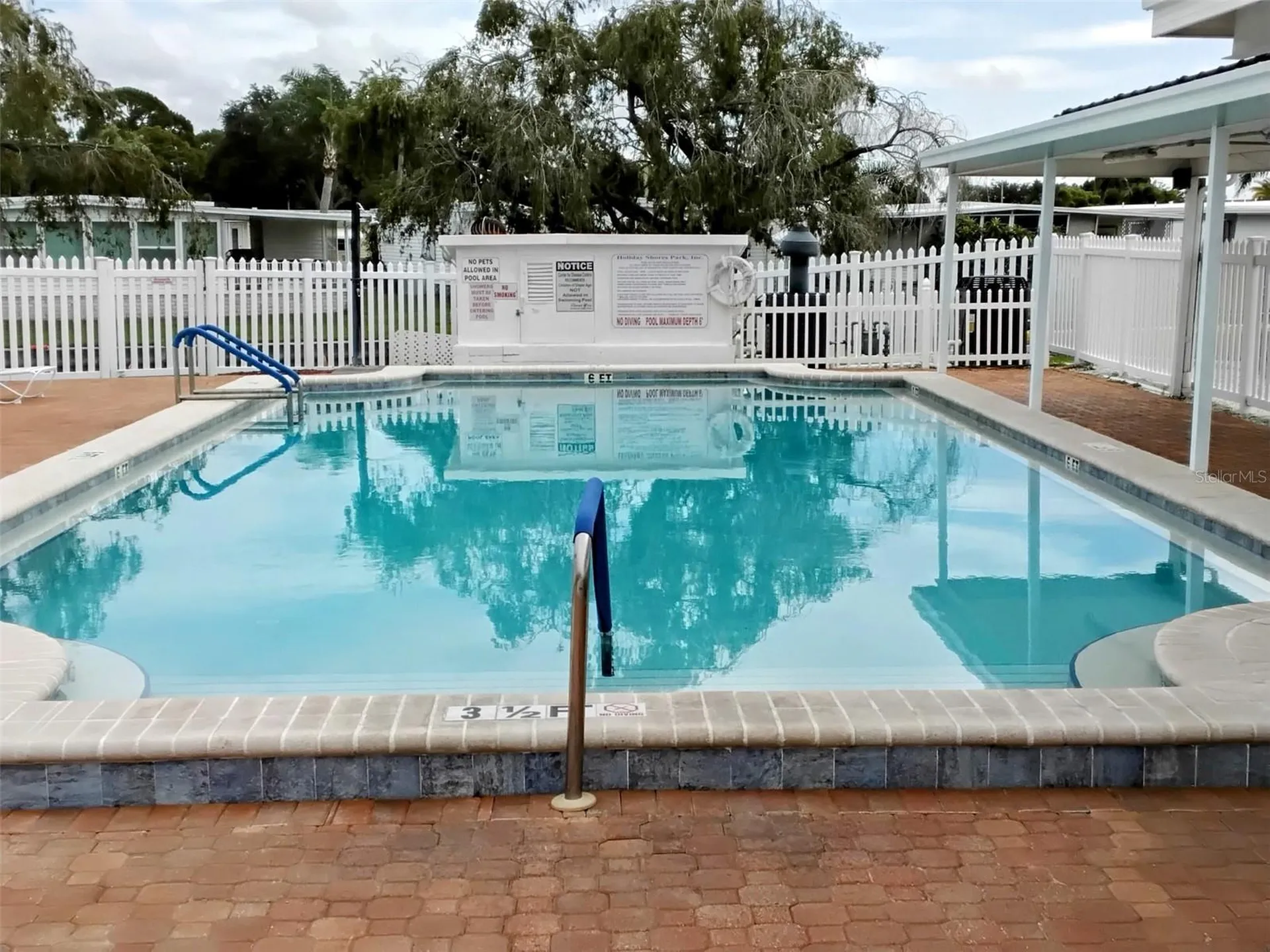 10118 N Lake Drive Largo FL 33773