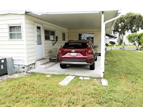 10118 N Lake Drive Largo FL 33773