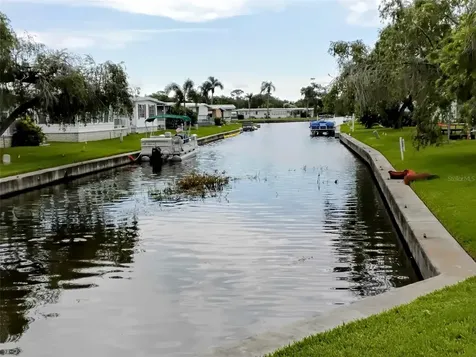 10118 N Lake Drive Largo FL 33773
