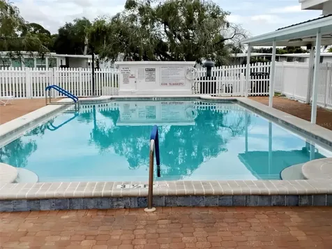 10118 N Lake Drive Largo FL 33773