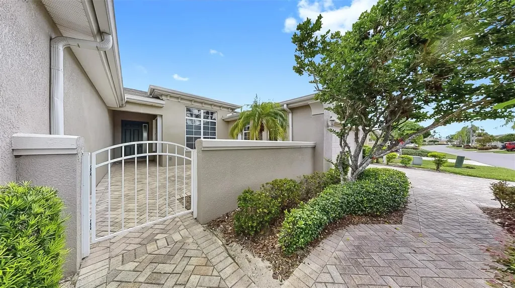 2433 Kensington Greens Drive Sun City Center FL 33573