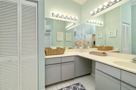 5287 Heron Way Sarasota FL 34231