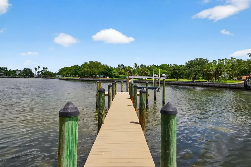 377 S Shore Drive Sarasota FL 34234