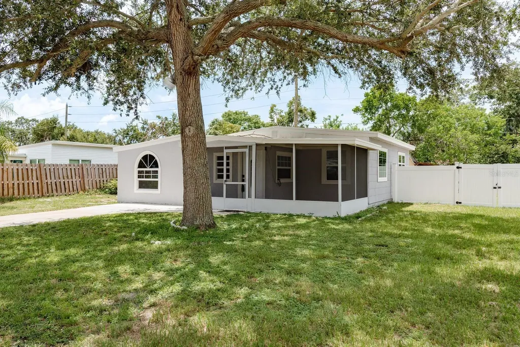 130 Melody Lane Largo FL 33771