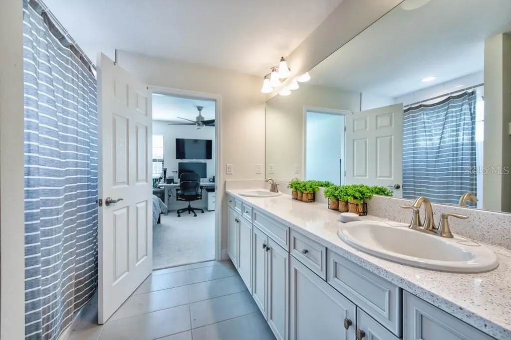 14529 Woodland Spur Drive Lithia FL 33547