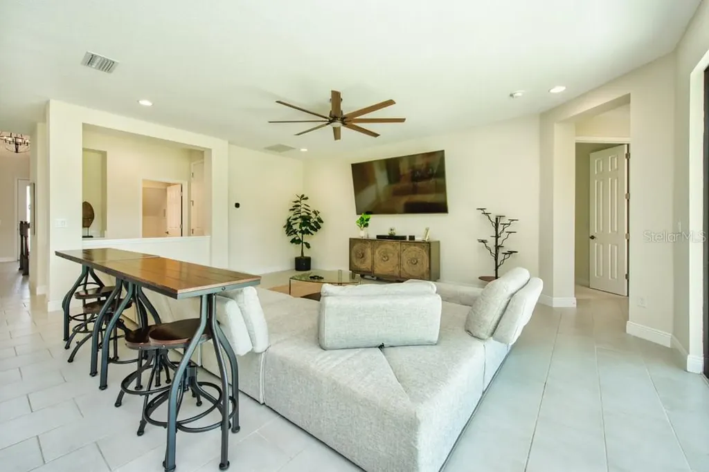 14529 Woodland Spur Drive Lithia FL 33547