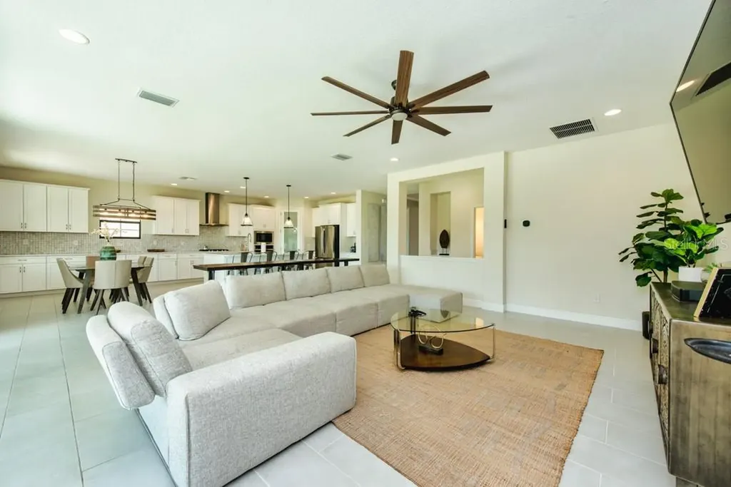 14529 Woodland Spur Drive Lithia FL 33547