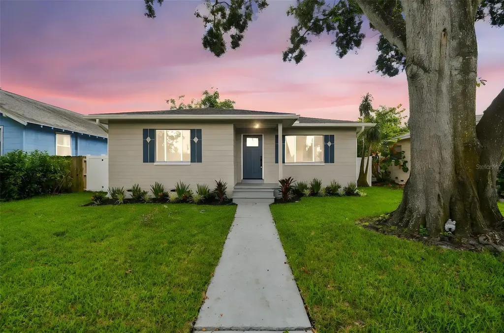 2718 8th Avenue N St Petersburg FL 33713