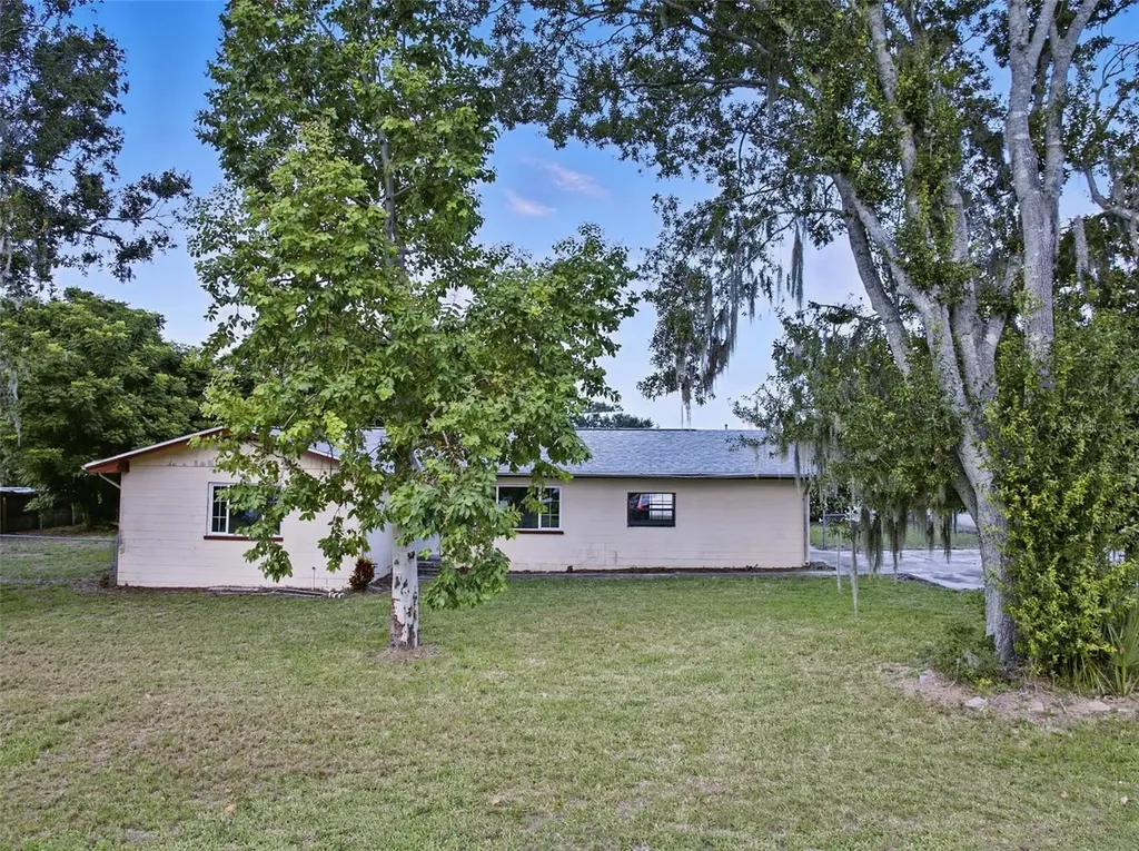 330 W 4th Street Frostproof FL 33843