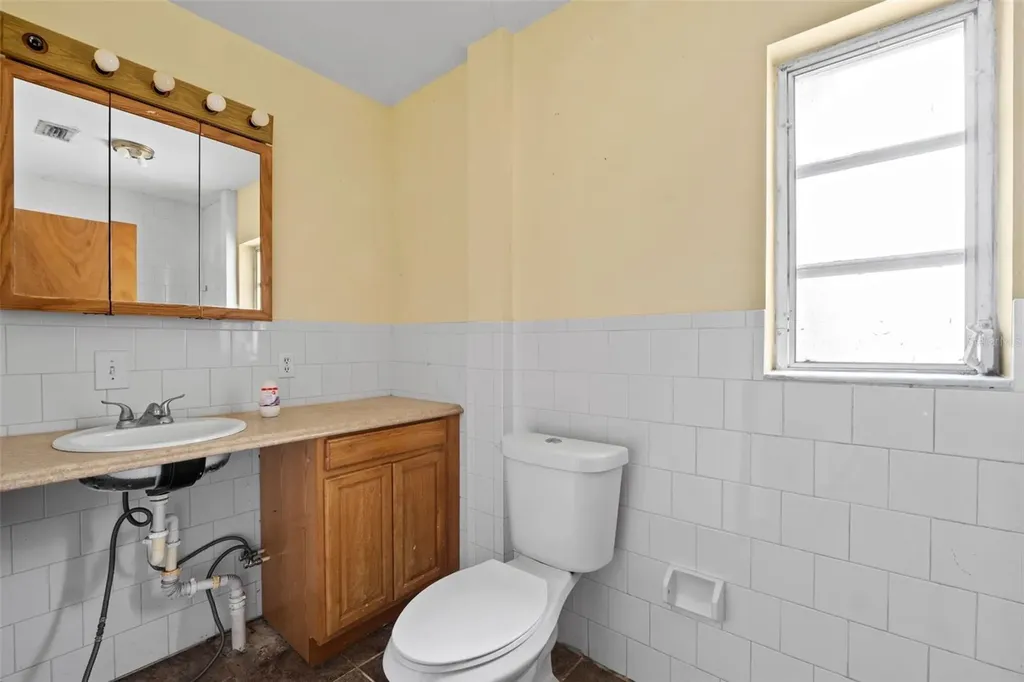 330 W 4th Street Frostproof FL 33843