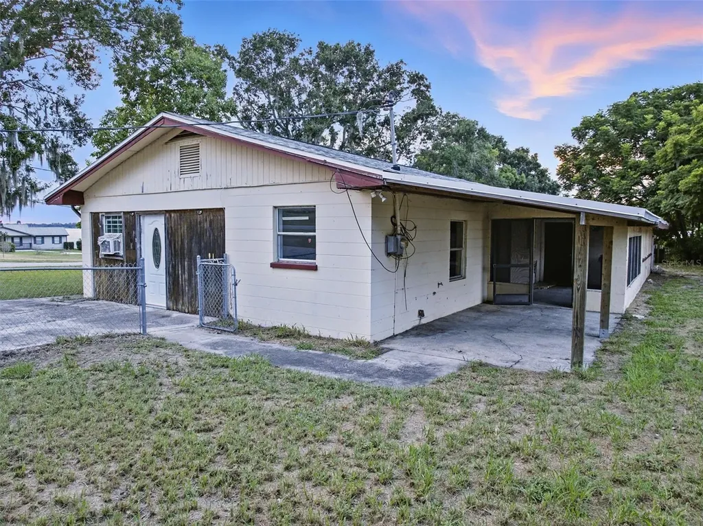 330 W 4th Street Frostproof FL 33843