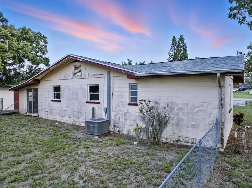 330 W 4th Street Frostproof FL 33843