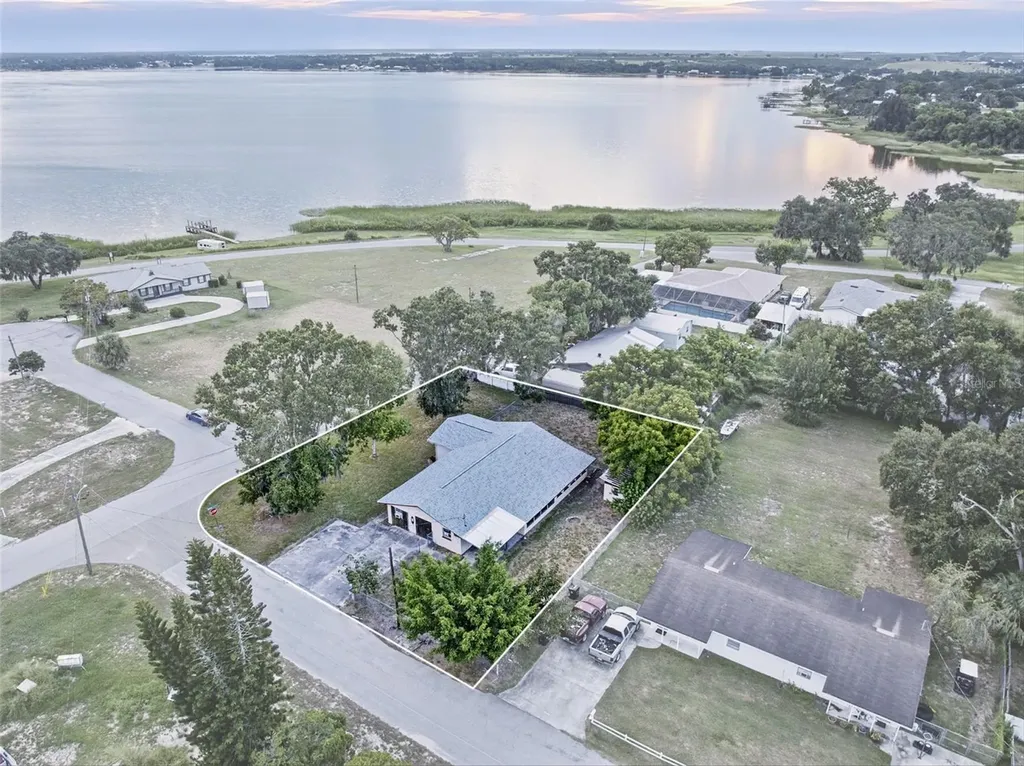 330 W 4th Street Frostproof FL 33843