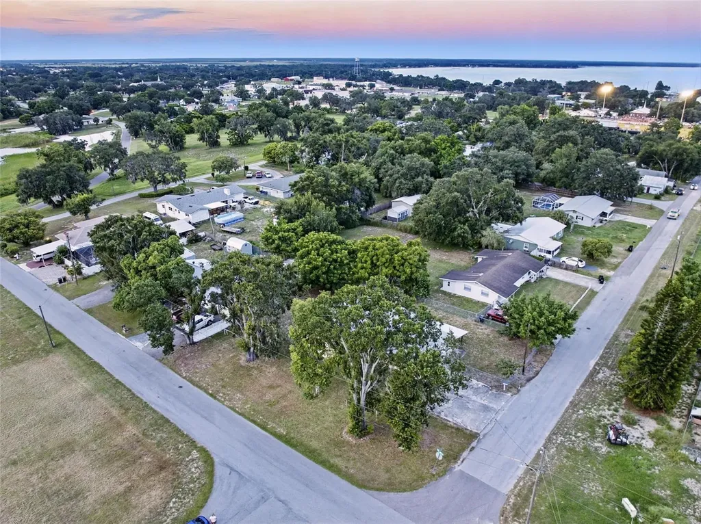 330 W 4th Street Frostproof FL 33843