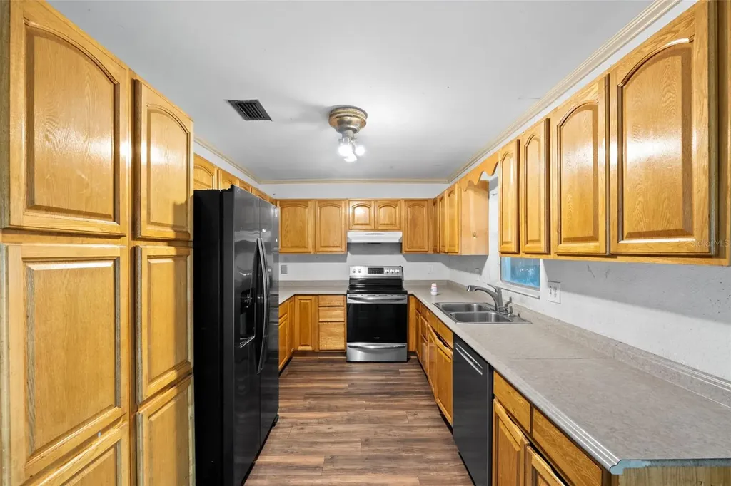 330 W 4th Street Frostproof FL 33843