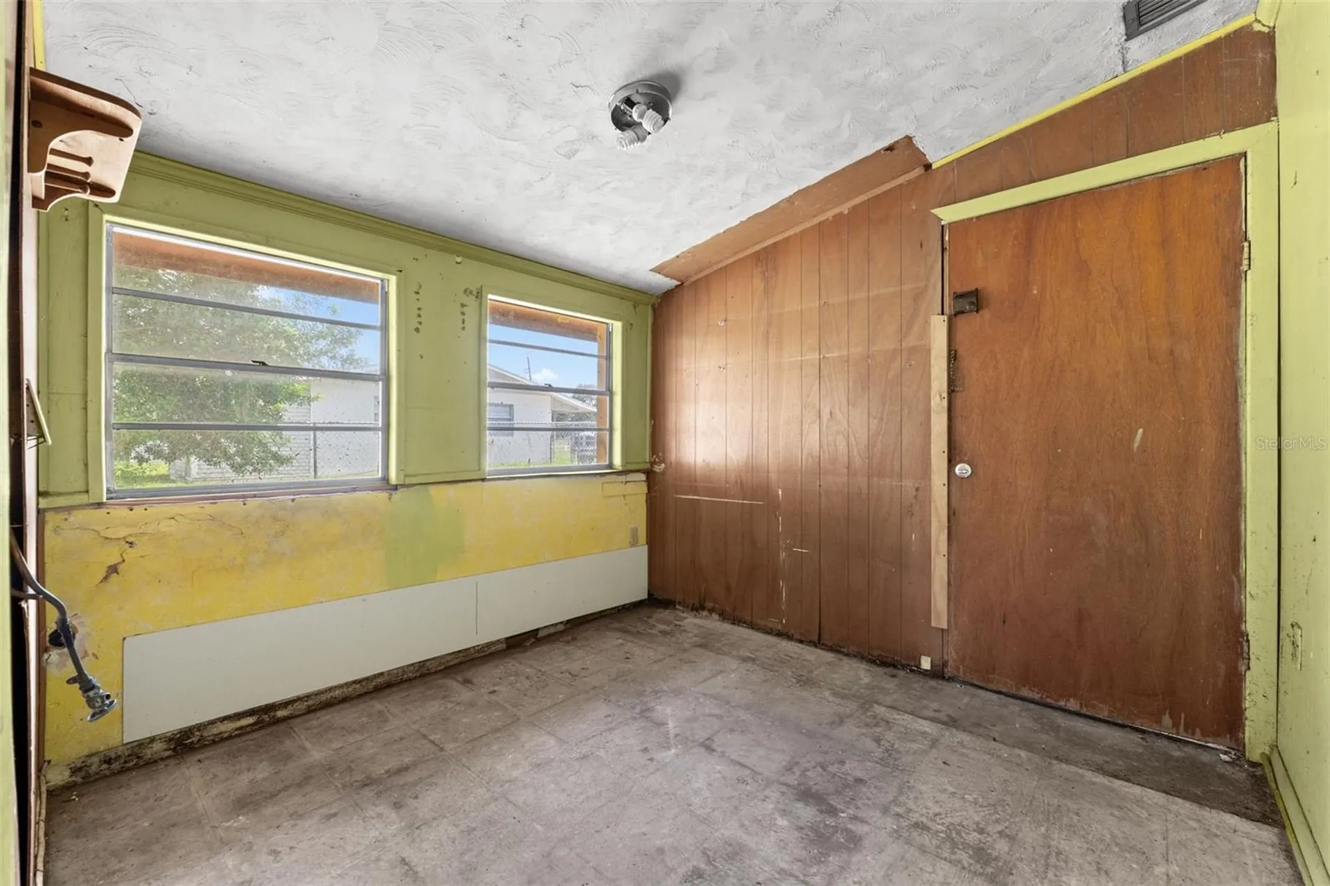 330 W 4th Street Frostproof FL 33843