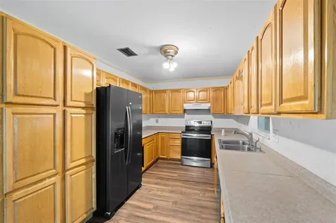 330 W 4th Street Frostproof FL 33843