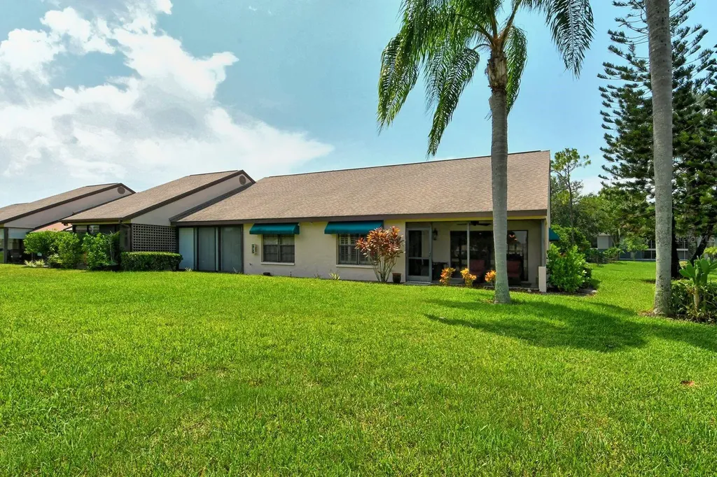 6041 Clubside Drive Sarasota FL 34243