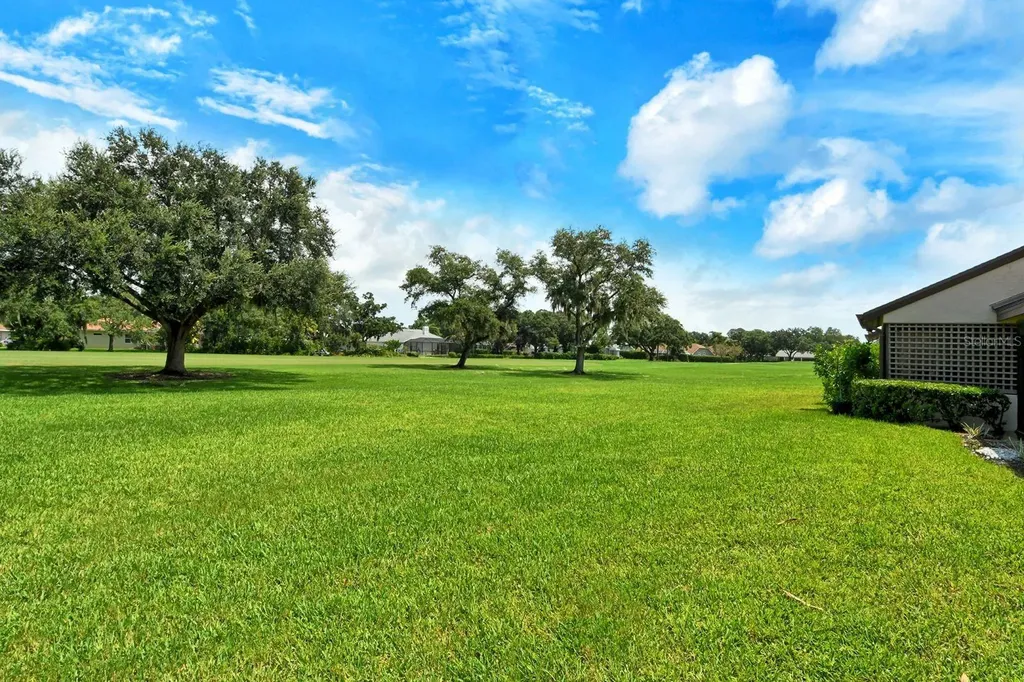 6041 Clubside Drive Sarasota FL 34243