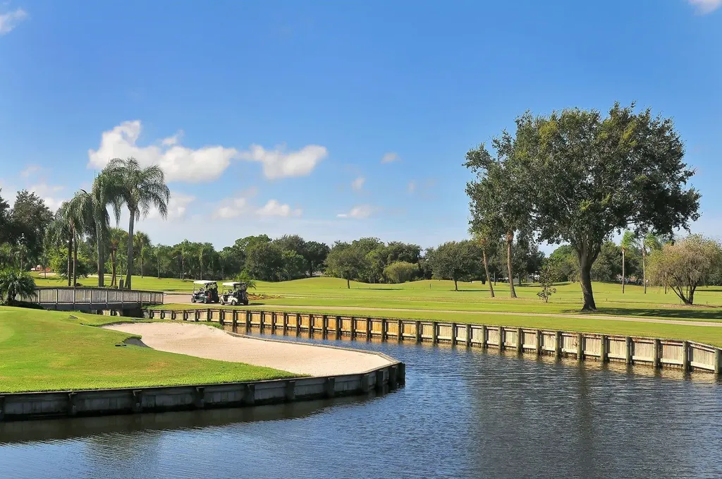 6041 Clubside Drive Sarasota FL 34243