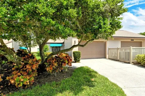 6041 Clubside Drive Sarasota FL 34243