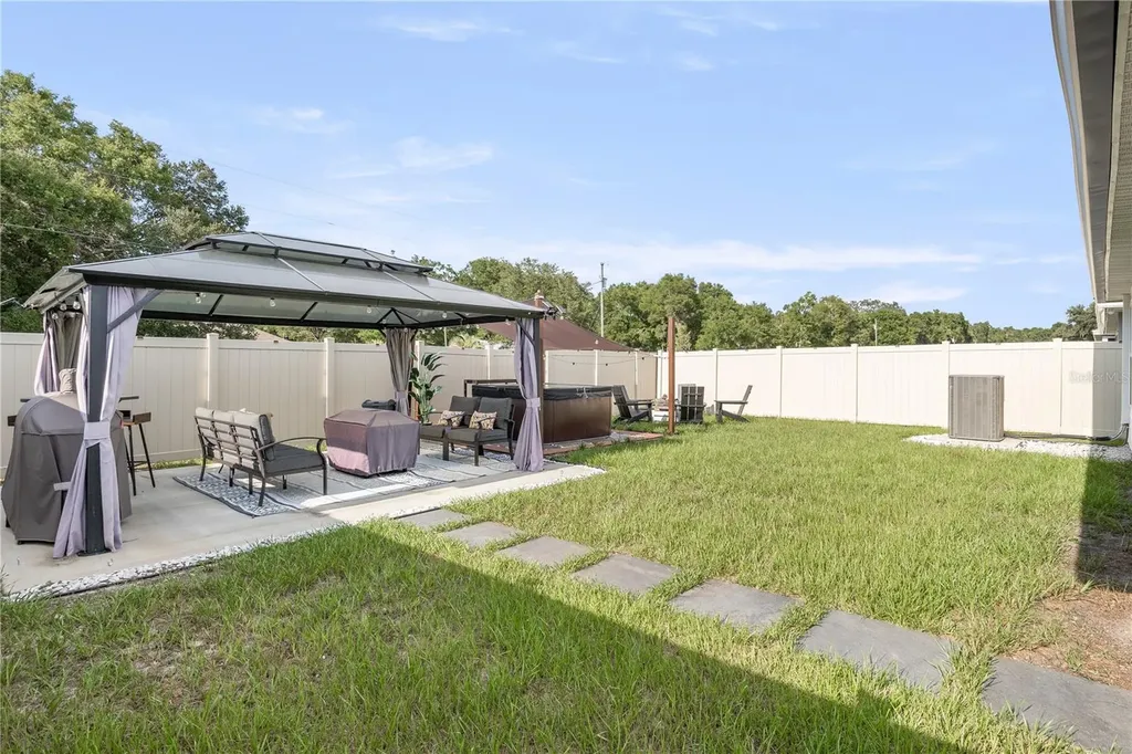 24596 NW 23rd Lane Newberry FL 32669