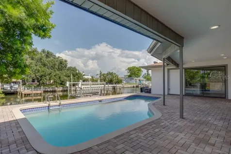 4098 Beach Drive SE St Petersburg FL 33705