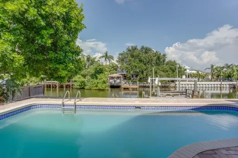 4098 Beach Drive SE St Petersburg FL 33705