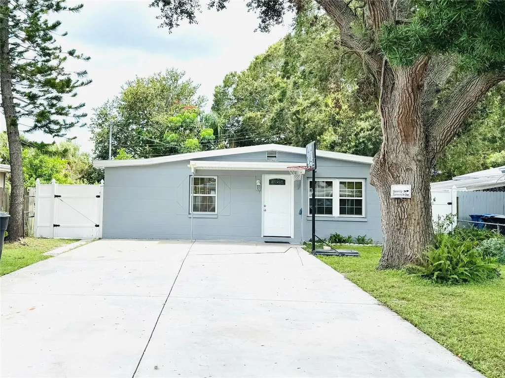 7428 36th Avenue N St Petersburg FL 33710