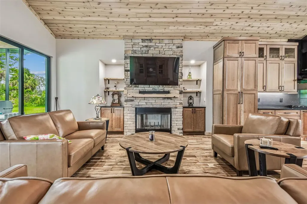 1517 Uncle Buds Lane Lithia FL 33547