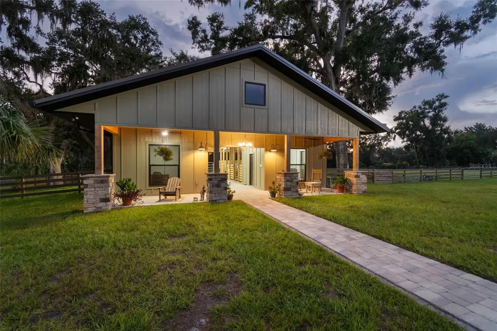 1517 Uncle Buds Lane Lithia FL 33547