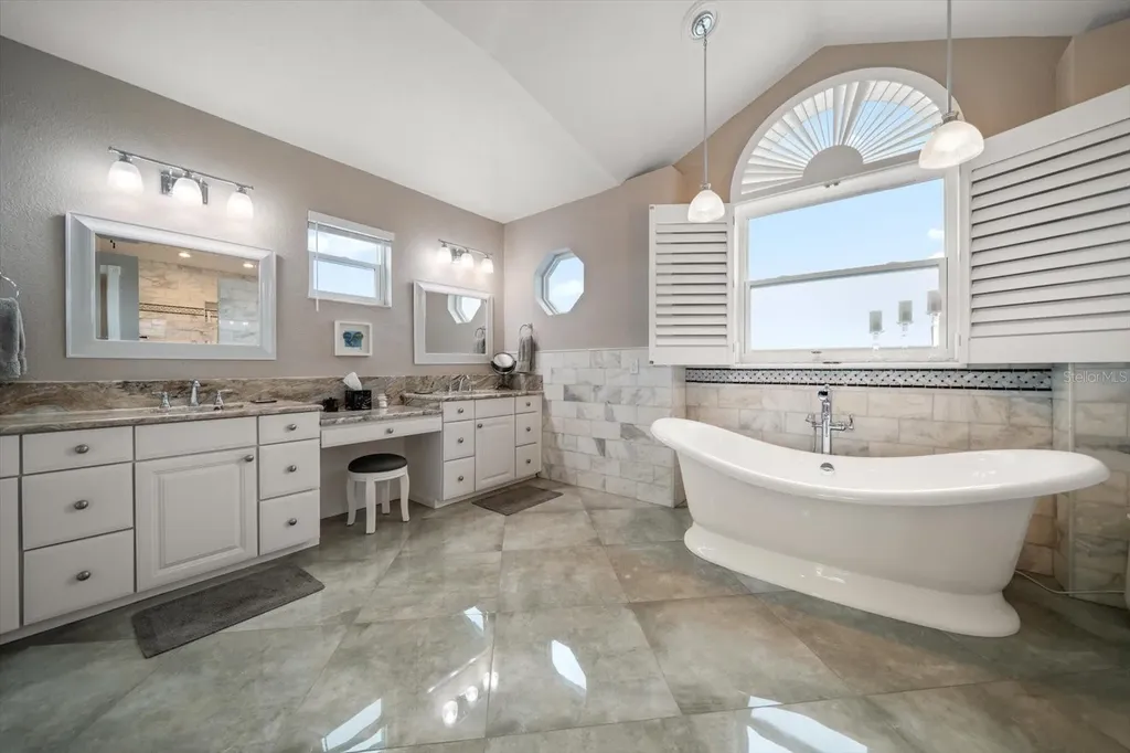 11700 5th Street E Treasure Island FL 33706