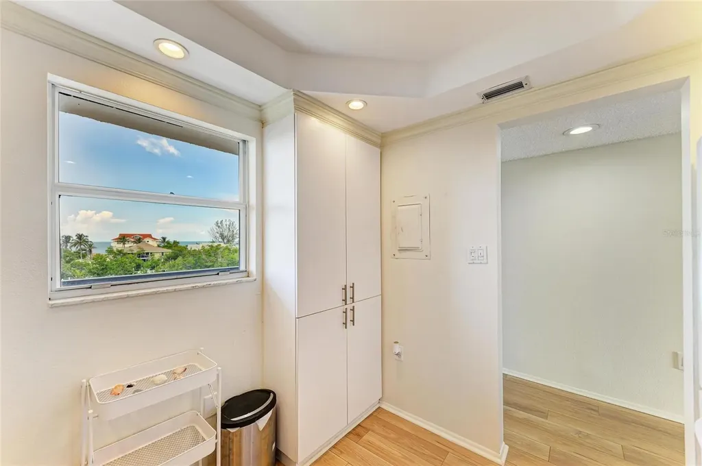 9397 Midnight Pass Road Sarasota FL 34242