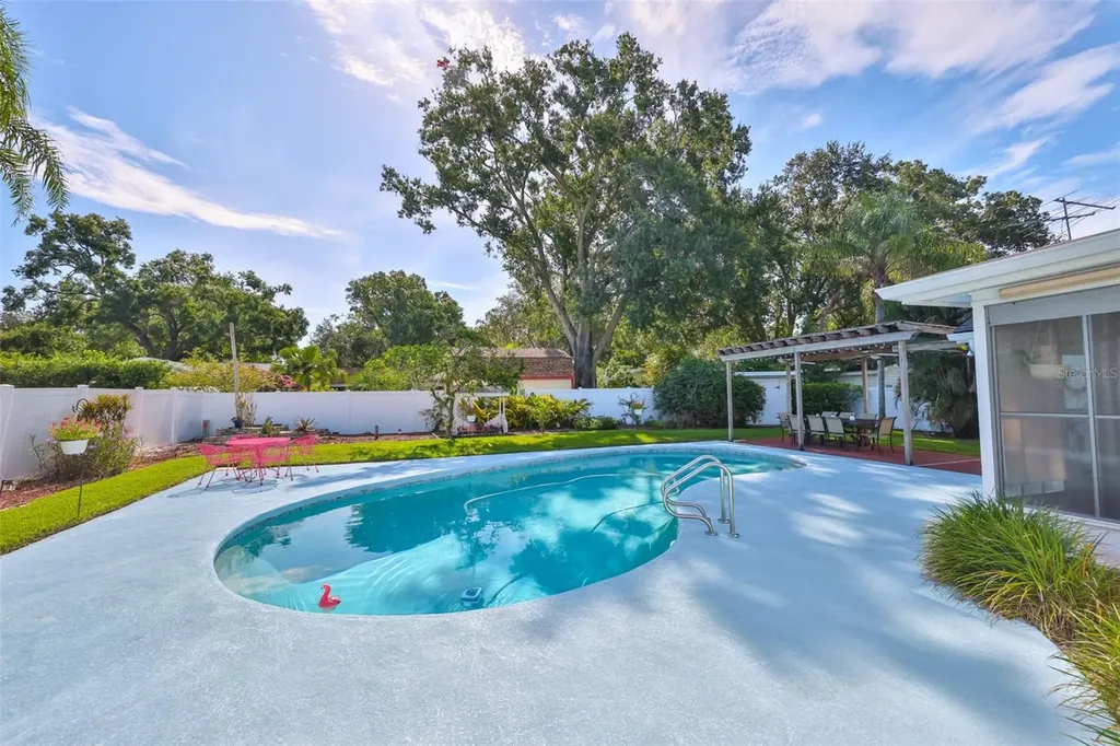13562 Lake Magdalene Drive Tampa FL 33613