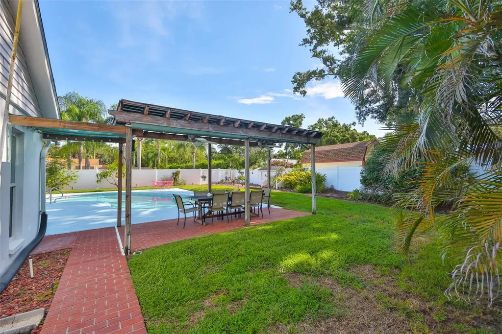 13562 Lake Magdalene Drive Tampa FL 33613