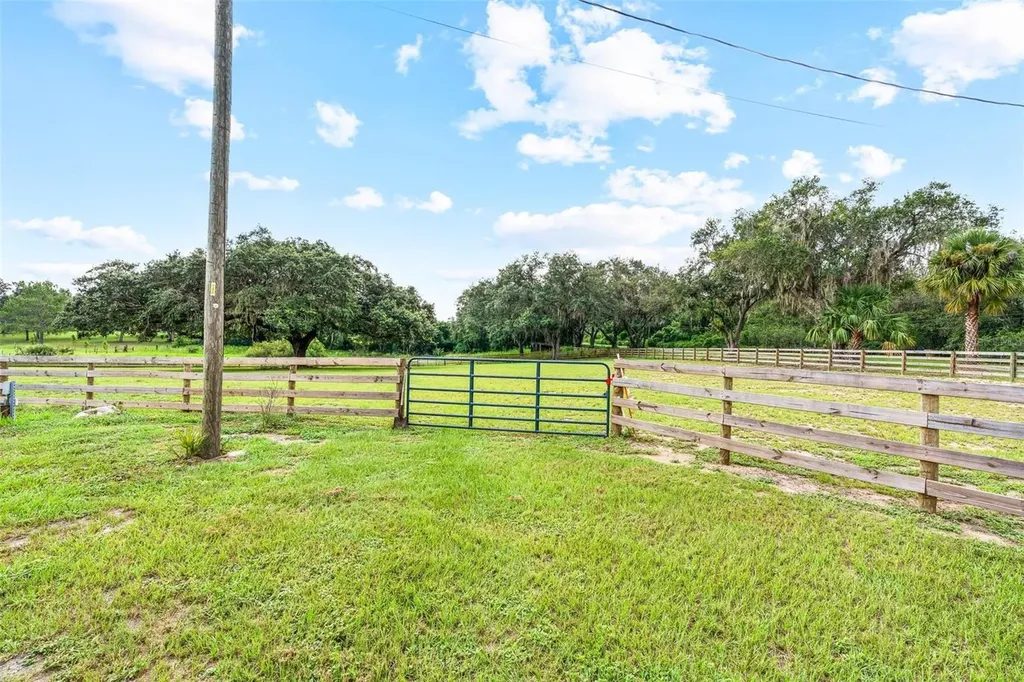 41534 Thomas Boat Landing Road Umatilla FL 32784