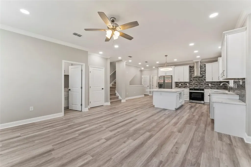 809 W Linebaugh Avenue Tampa FL 33612